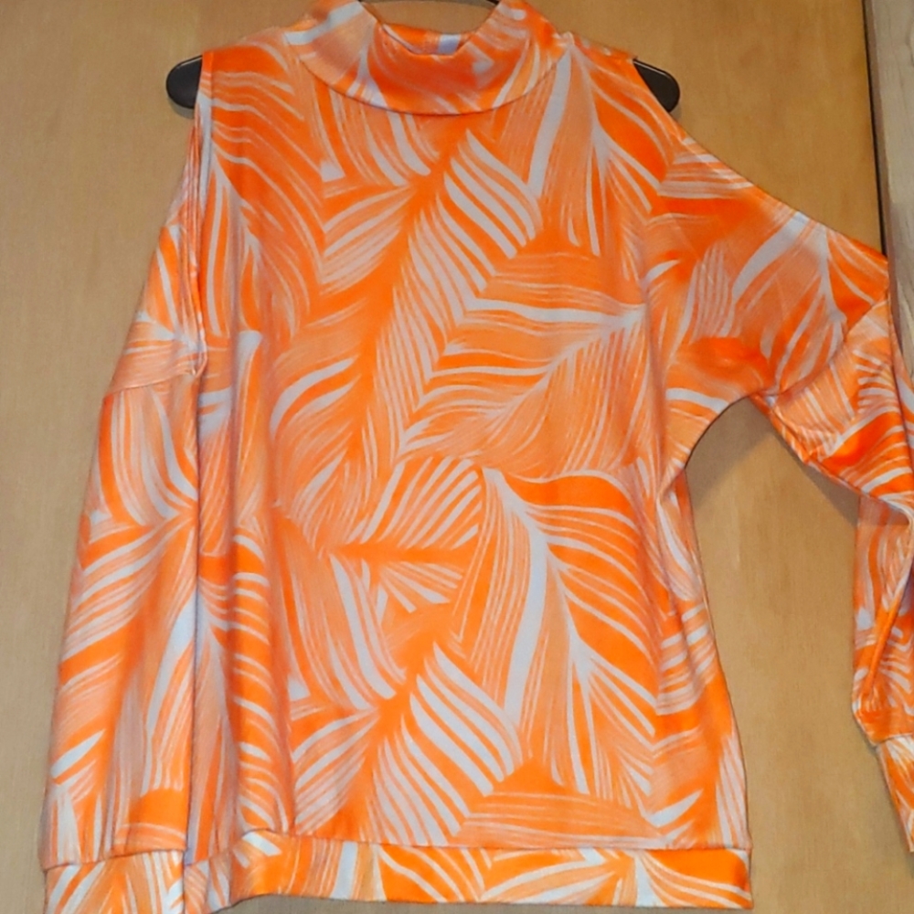 Cold-Shoulder Long sleeve